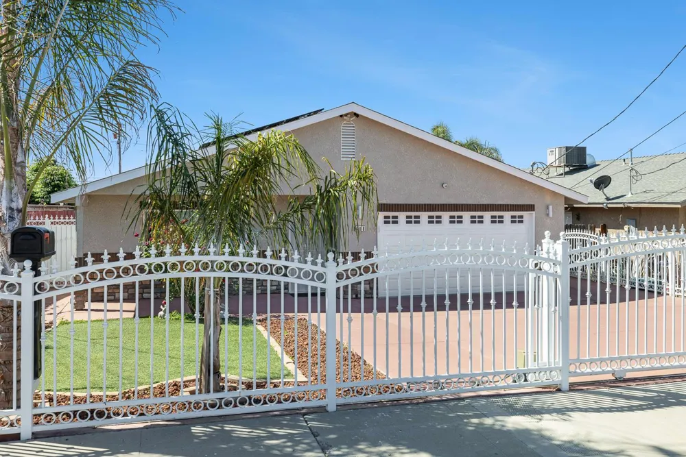 408 W San Joaquin Street Avenal, CA 93204