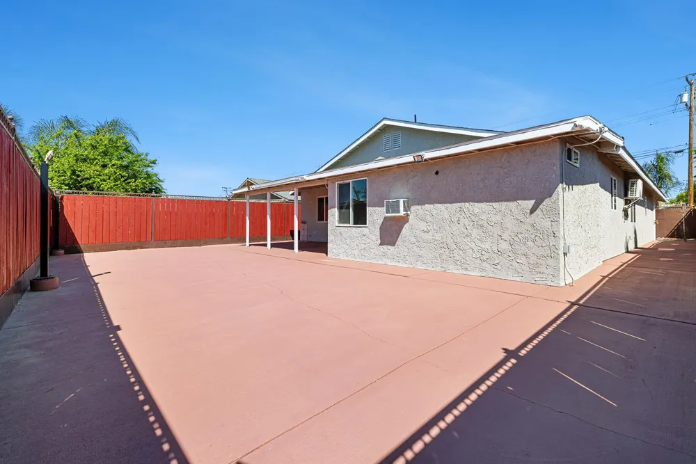 408 W San Joaquin Street Avenal, CA 93204