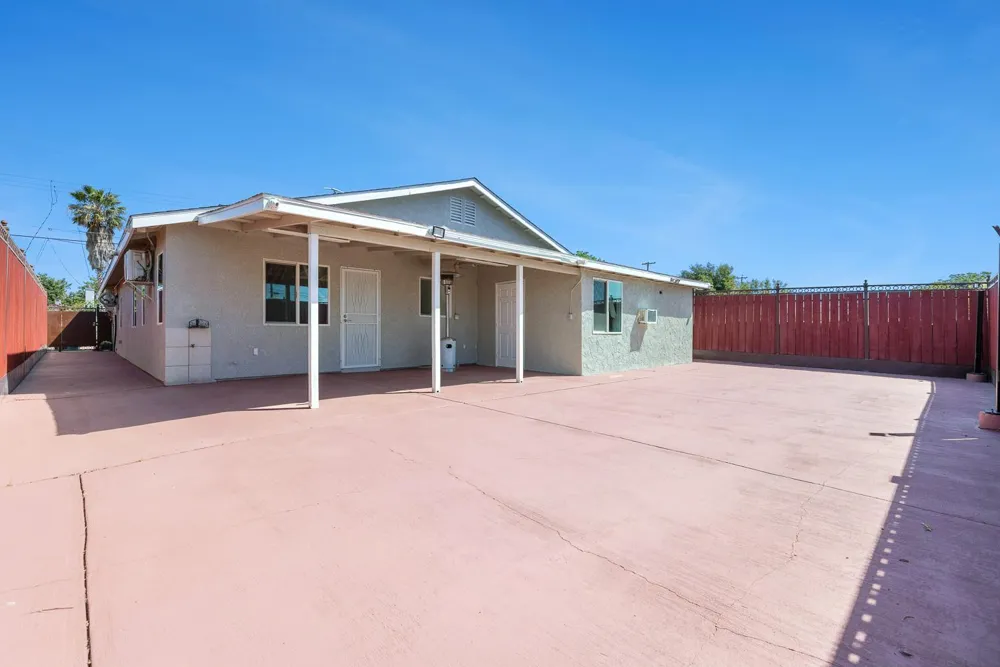 408 W San Joaquin Street Avenal, CA 93204