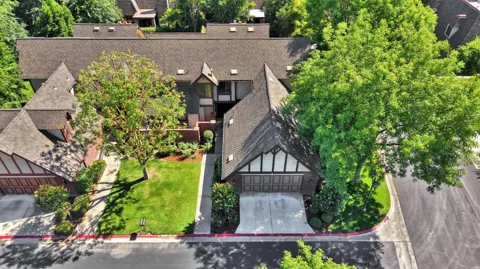 2827 W Compton Court