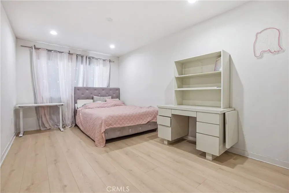 13270 W Sevillana way Sylmar, CA 91342