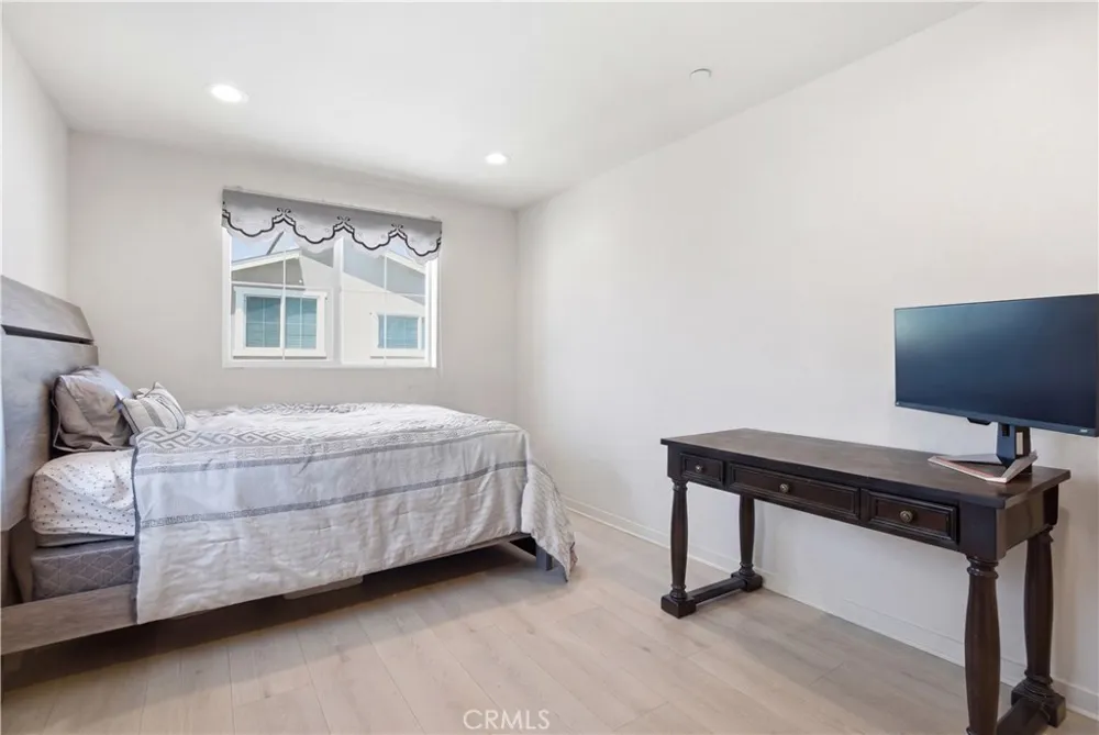 13270 W Sevillana way Sylmar, CA 91342