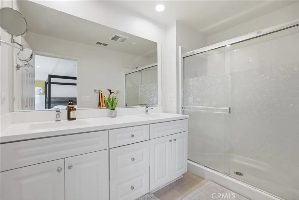 13270 W Sevillana way Sylmar, CA 91342