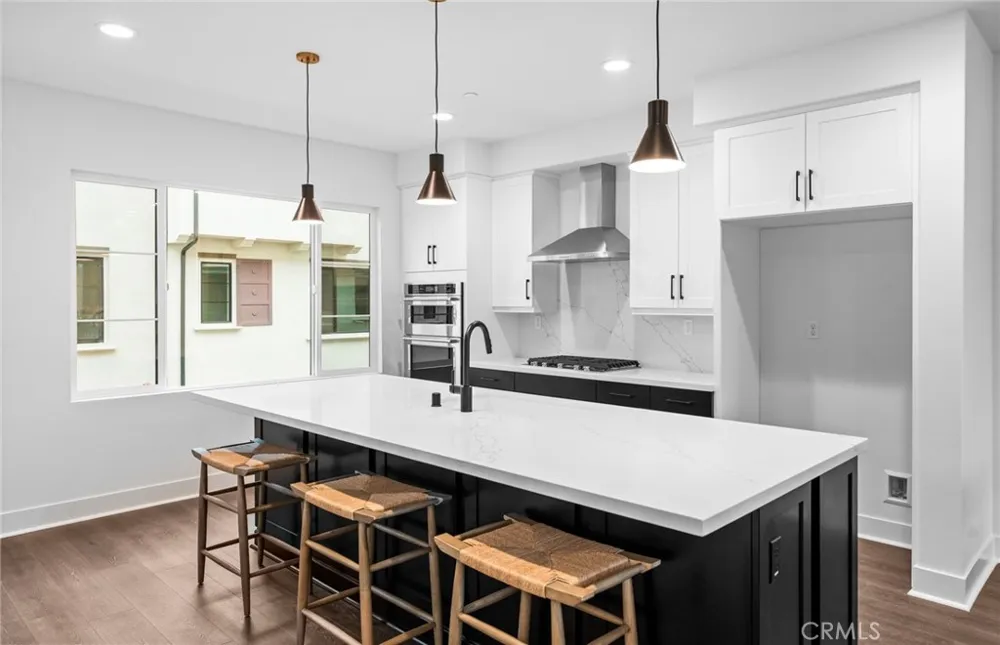 102 Sorrel Court Burbank, CA 91506