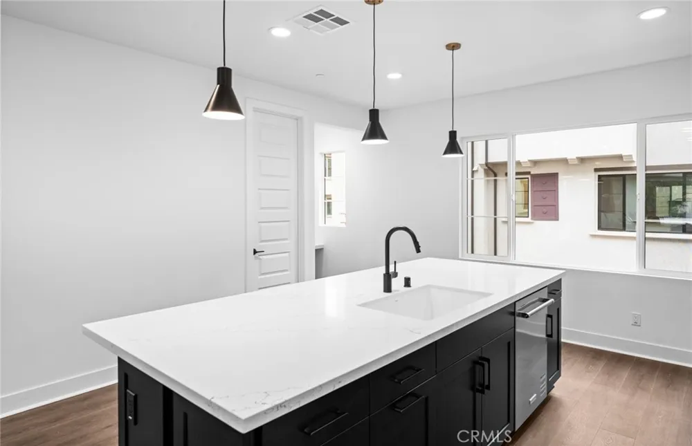 102 Sorrel Court Burbank, CA 91506