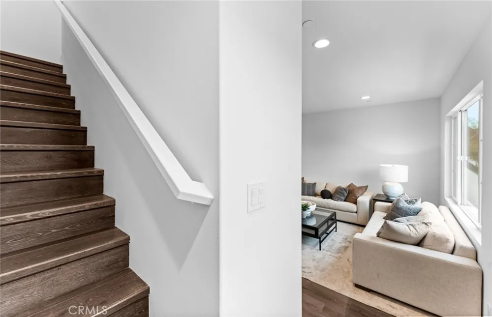 102 Sorrel Court Burbank, CA 91506
