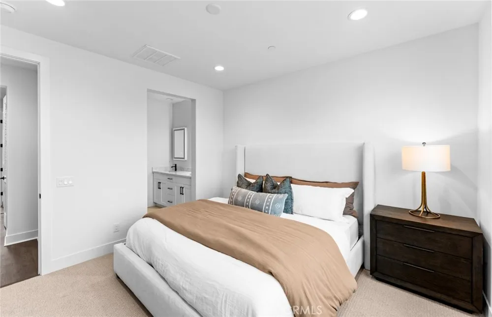 102 Sorrel Court Burbank, CA 91506