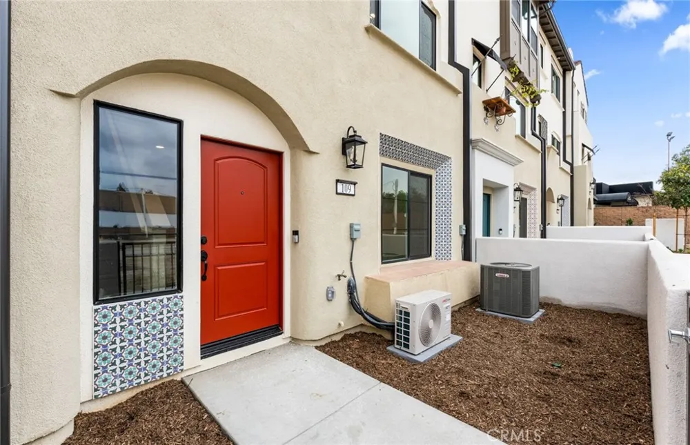 102 Sorrel Court Burbank, CA 91506