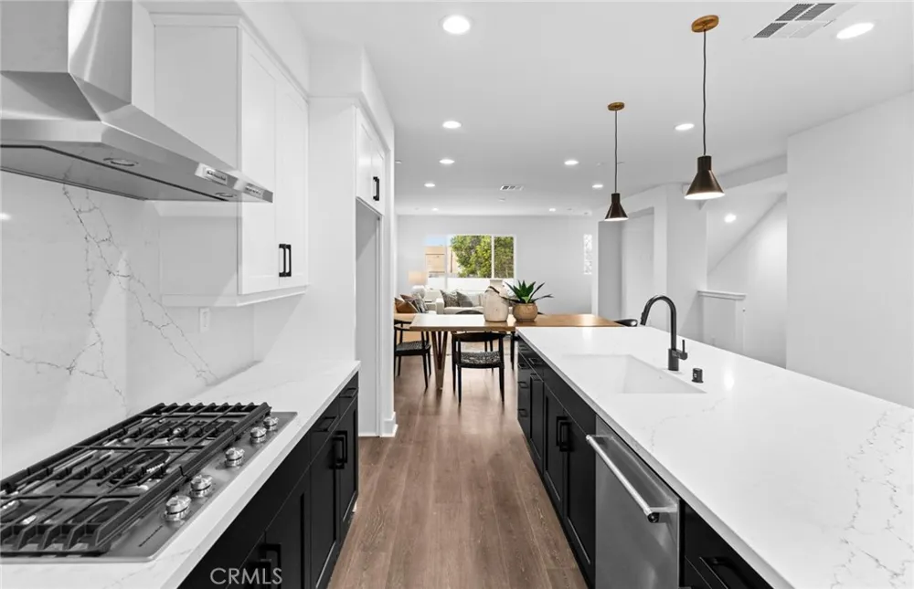 102 Sorrel Court Burbank, CA 91506