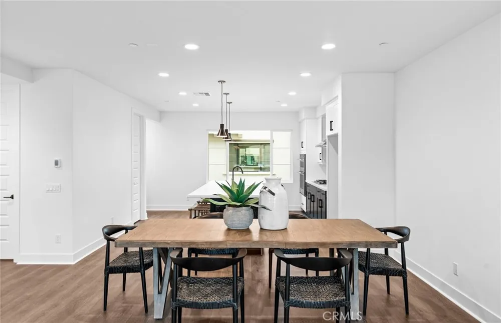 102 Sorrel Court Burbank, CA 91506