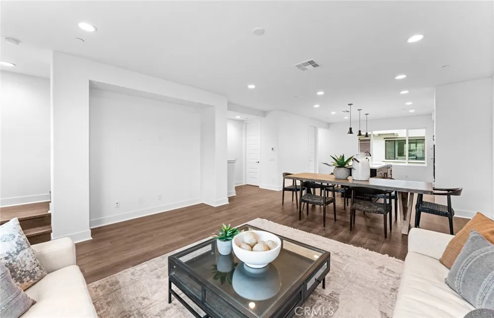 102 Sorrel Court Burbank, CA 91506