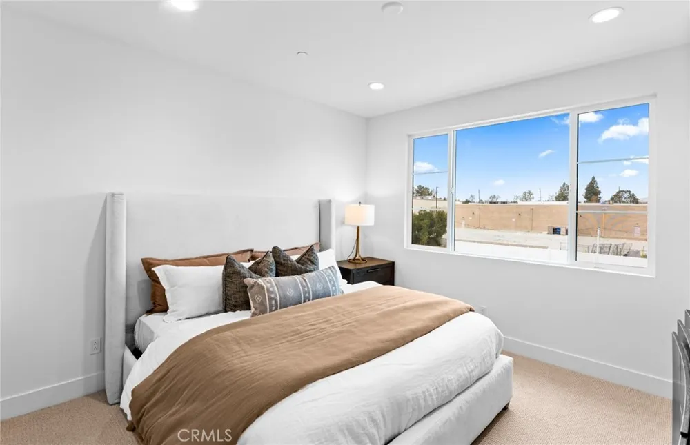 102 Sorrel Court Burbank, CA 91506