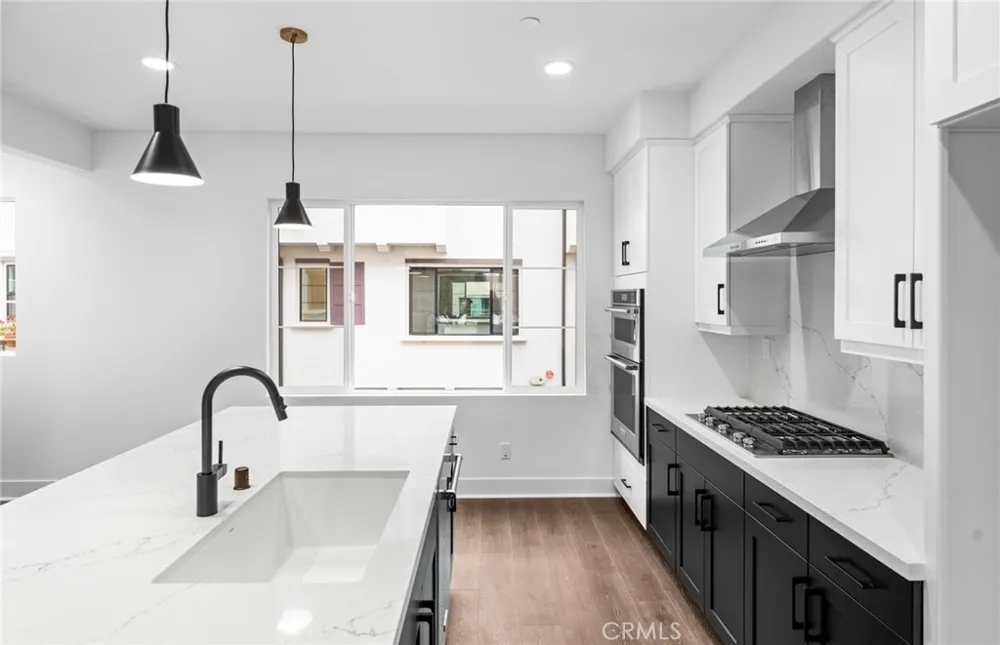 102 Sorrel Court Burbank, CA 91506