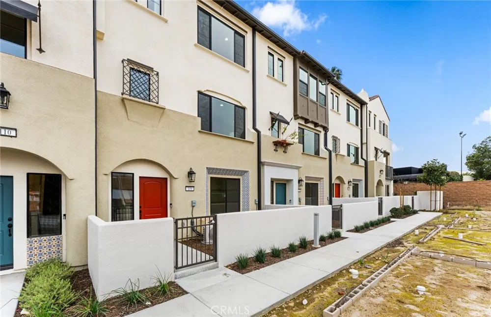 102 Sorrel Court Burbank, CA 91506