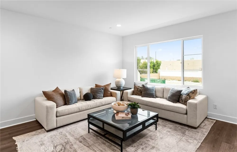 102 Sorrel Court Burbank, CA 91506
