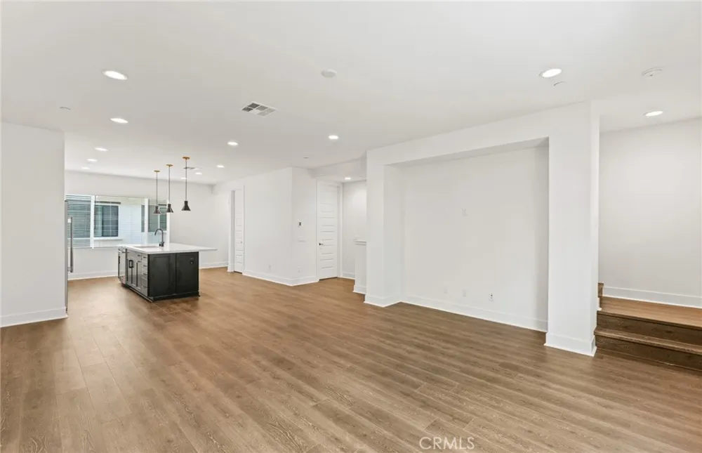 102 Sorrel Court Burbank, CA 91506