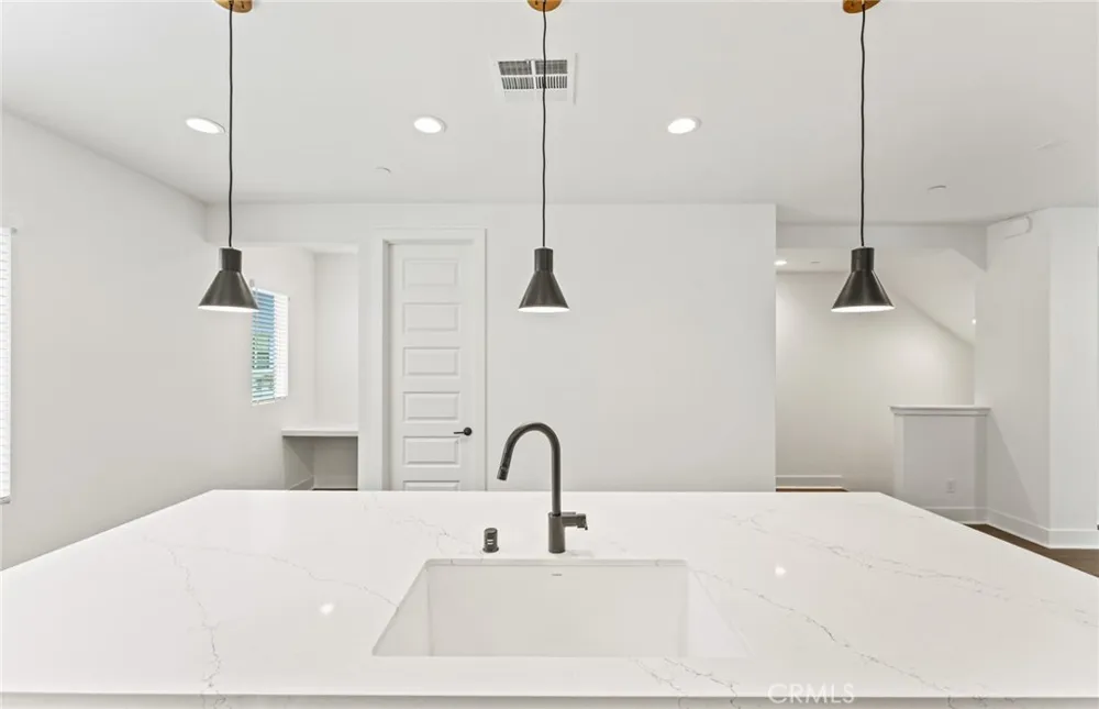 102 Sorrel Court Burbank, CA 91506