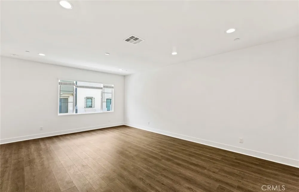 102 Sorrel Court Burbank, CA 91506