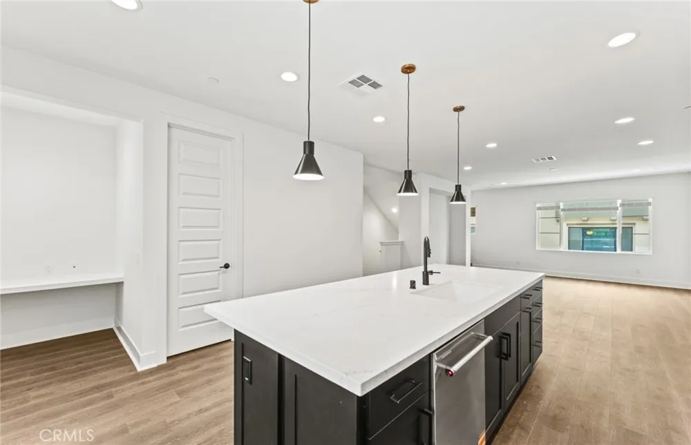 102 Sorrel Court Burbank, CA 91506