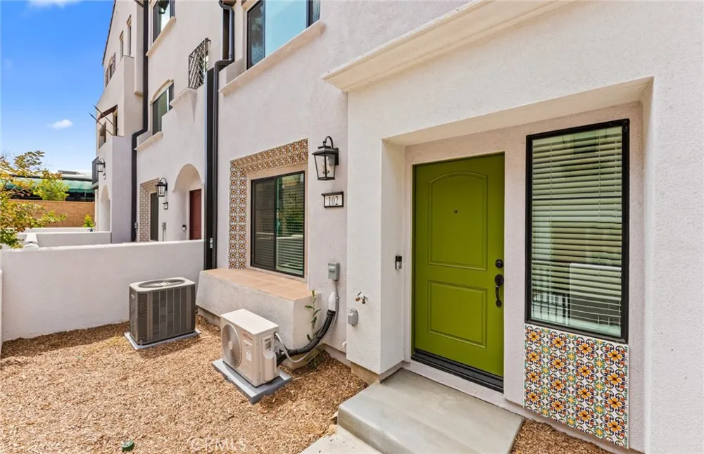 102 Sorrel Court Burbank, CA 91506