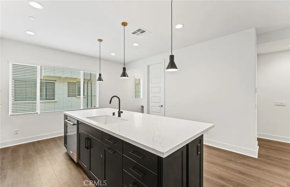 102 Sorrel Court Burbank, CA 91506