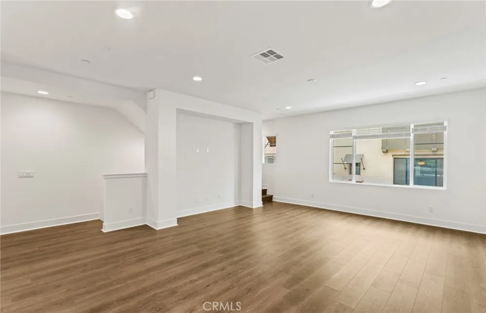 102 Sorrel Court Burbank, CA 91506
