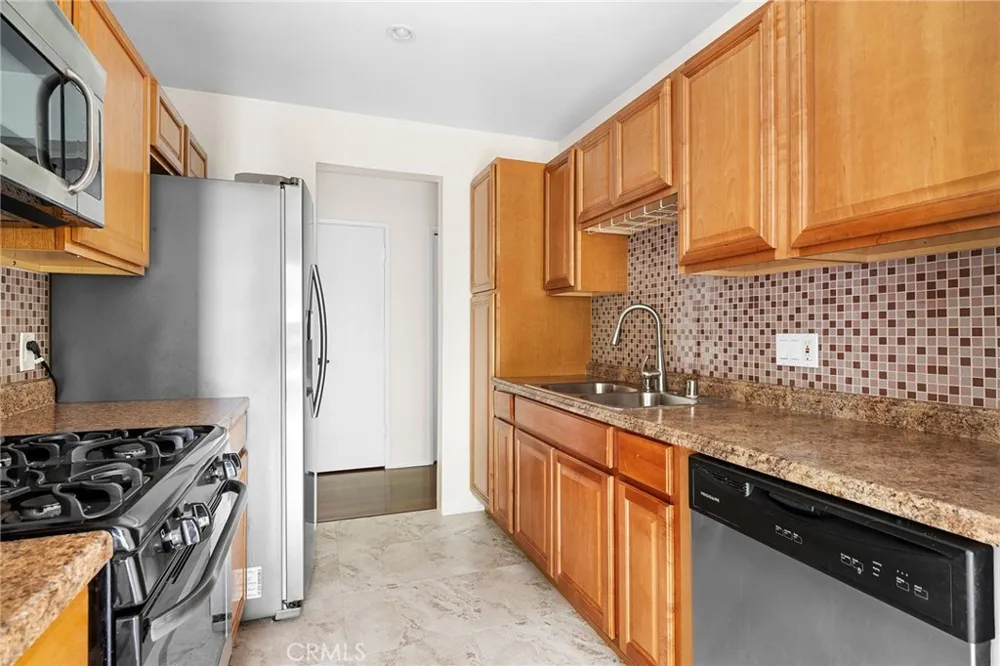 15344 Weddington Street #202 Van Nuys, CA 91411