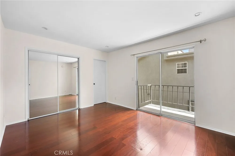15344 Weddington Street #202 Van Nuys, CA 91411