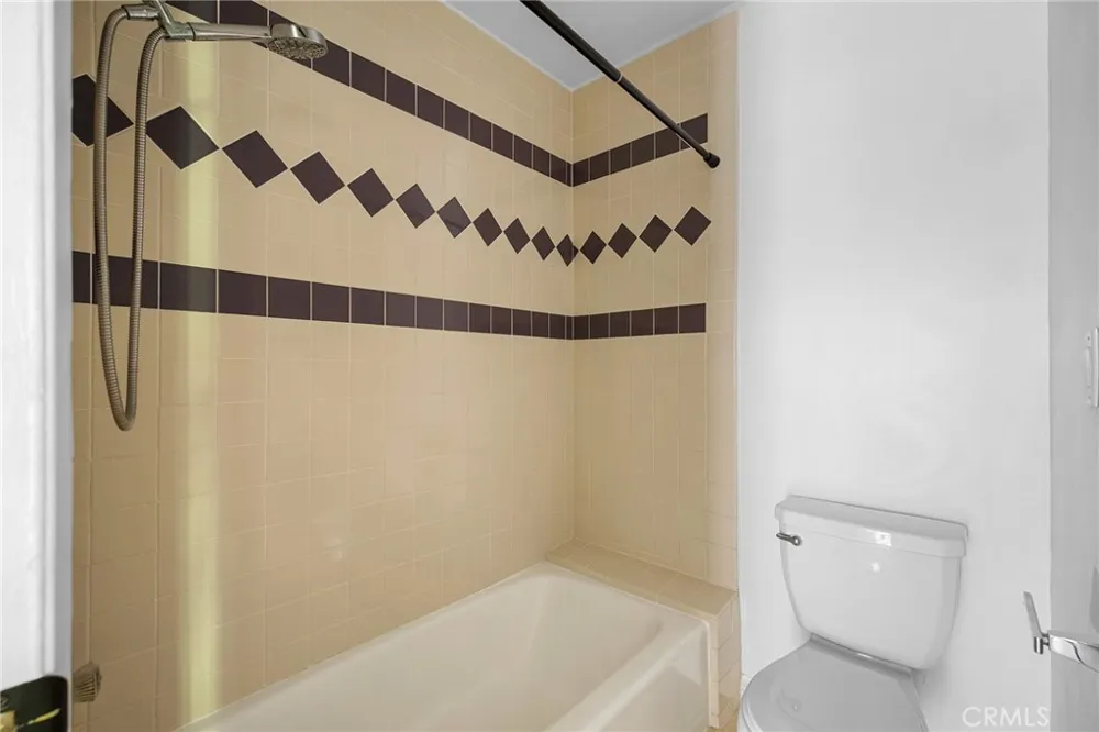 15344 Weddington Street #202 Van Nuys, CA 91411
