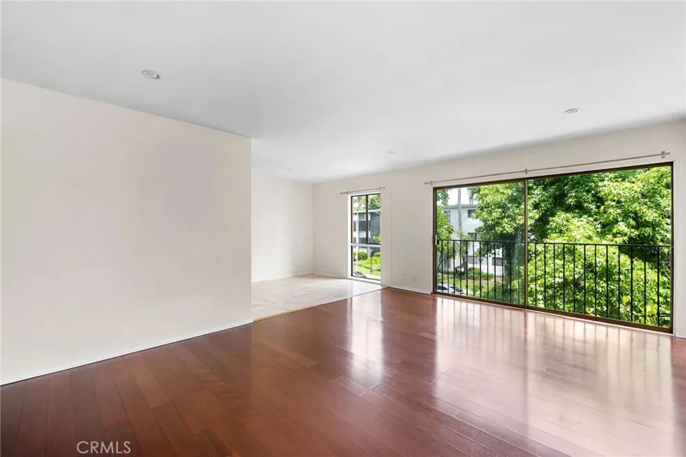 15344 Weddington Street #202 Van Nuys, CA 91411
