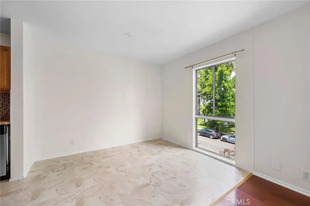 15344 Weddington Street #202 Van Nuys, CA 91411