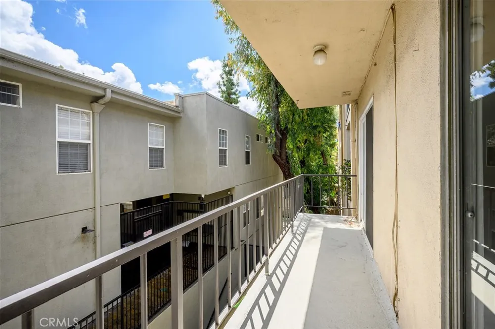 15344 Weddington Street #202 Van Nuys, CA 91411