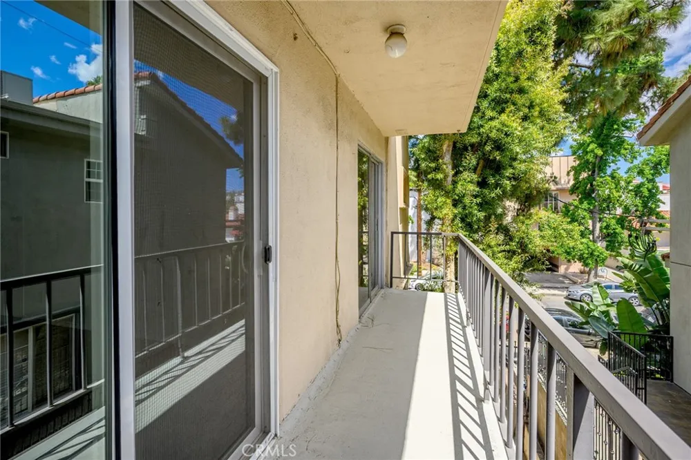 15344 Weddington Street #202 Van Nuys, CA 91411