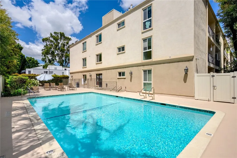 15344 Weddington Street #202 Van Nuys, CA 91411