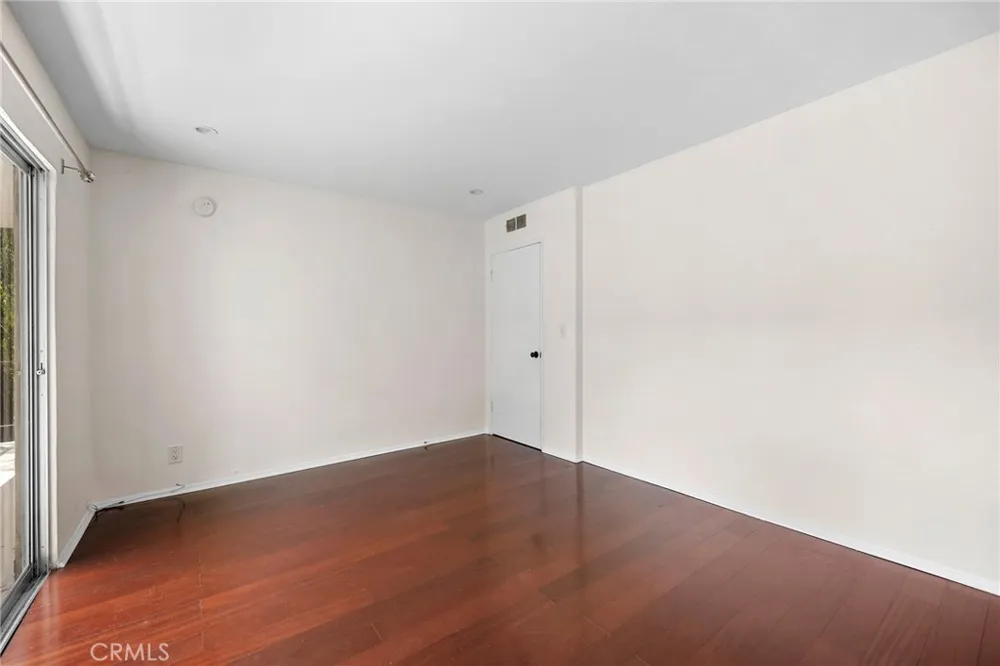 15344 Weddington Street #202 Van Nuys, CA 91411