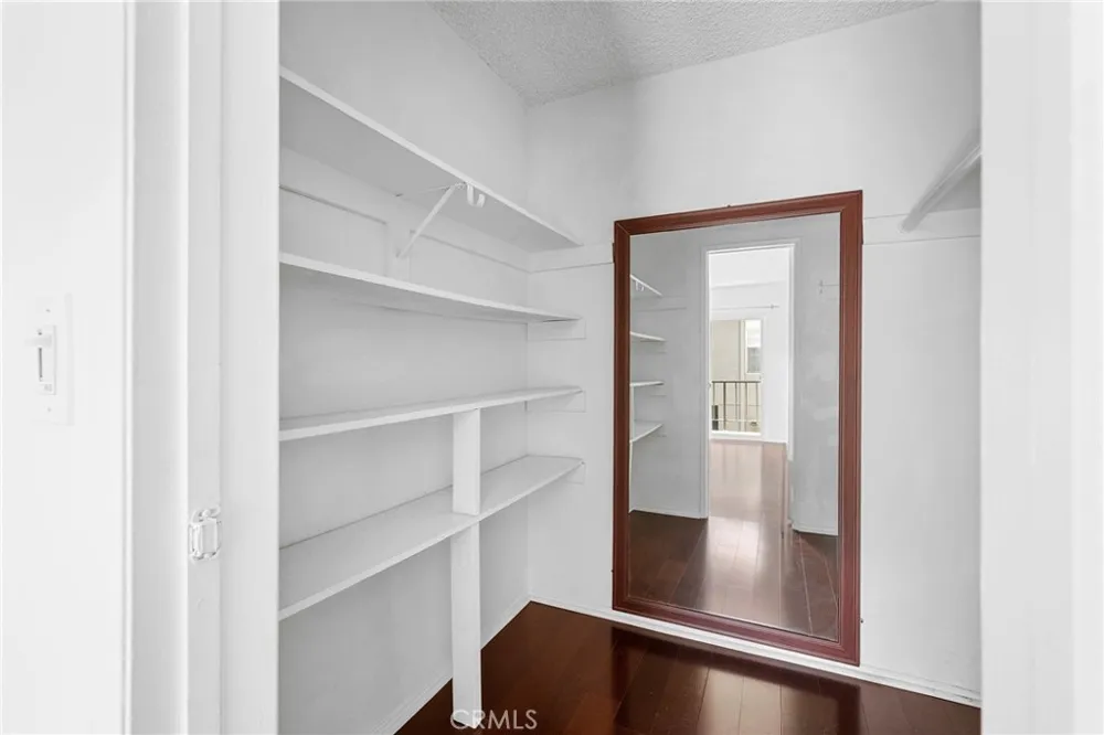 15344 Weddington Street #202 Van Nuys, CA 91411