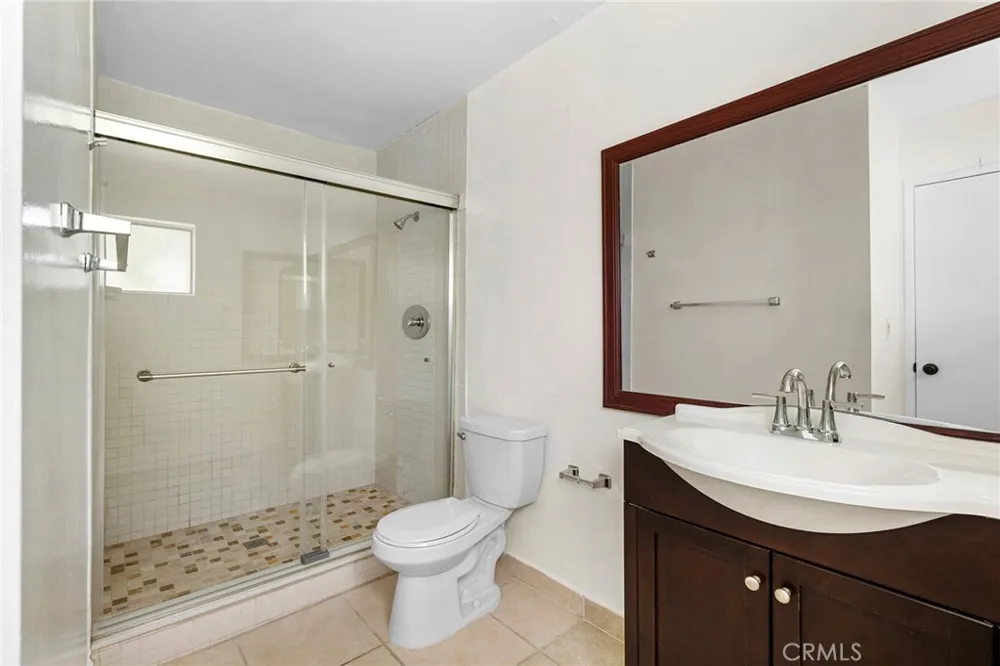 15344 Weddington Street #202 Van Nuys, CA 91411