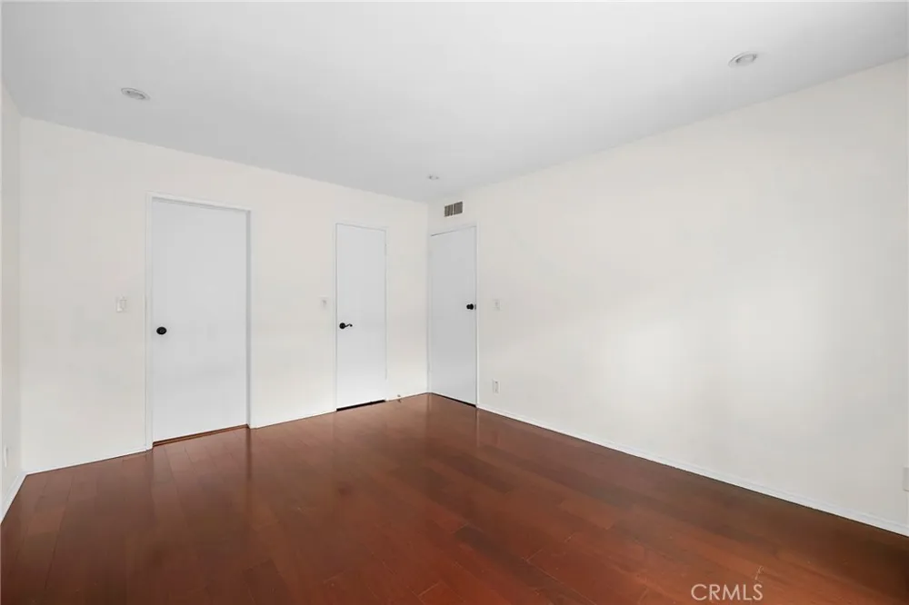 15344 Weddington Street #202 Van Nuys, CA 91411