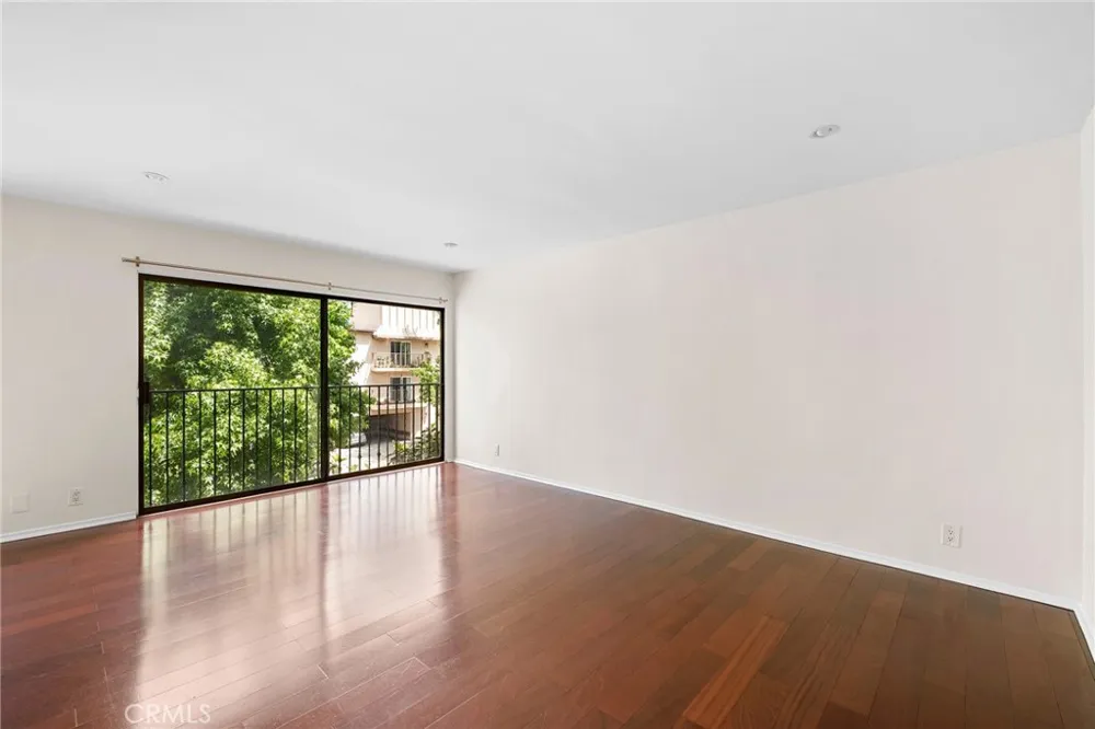 15344 Weddington Street #202 Van Nuys, CA 91411