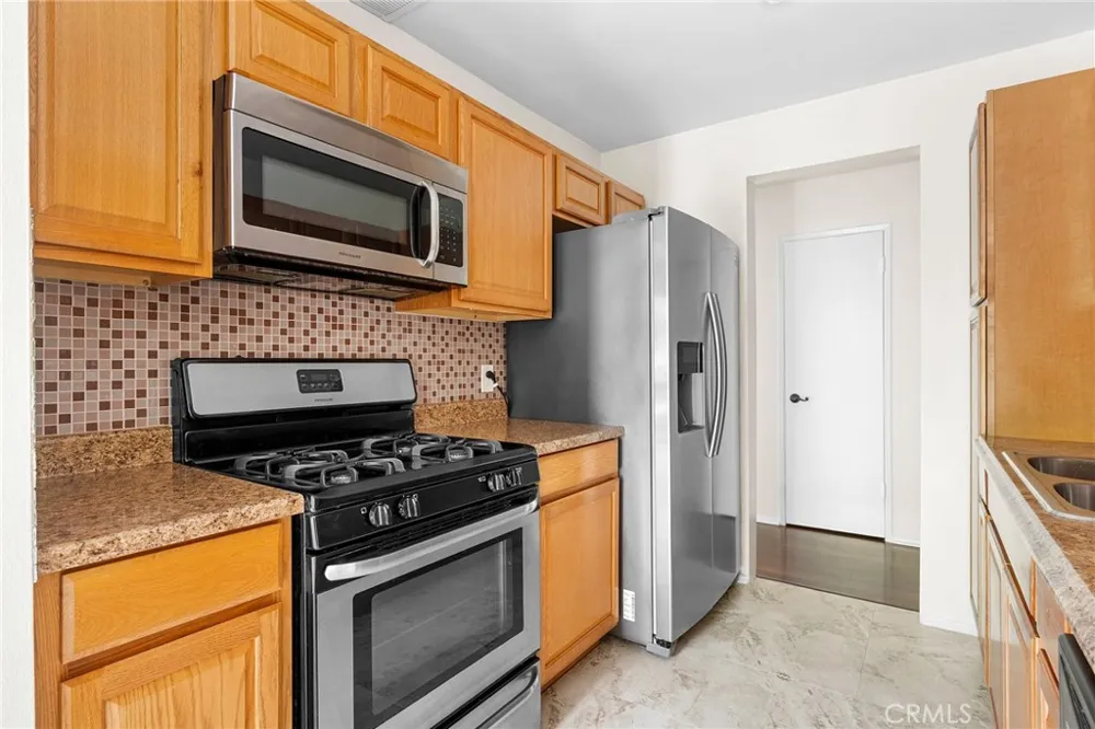 15344 Weddington Street #202 Van Nuys, CA 91411