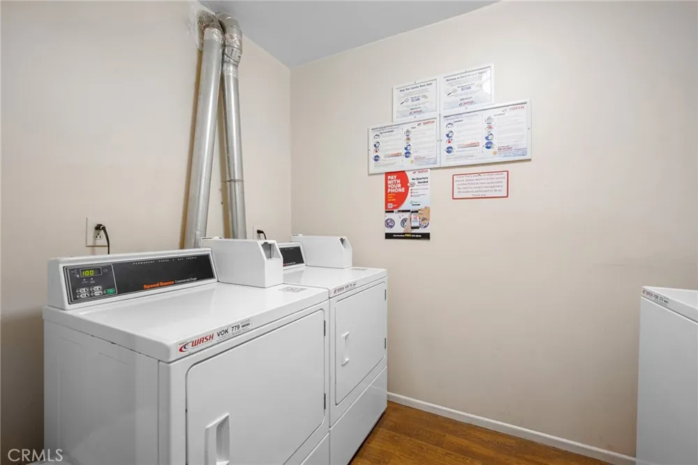 15344 Weddington Street #202 Van Nuys, CA 91411