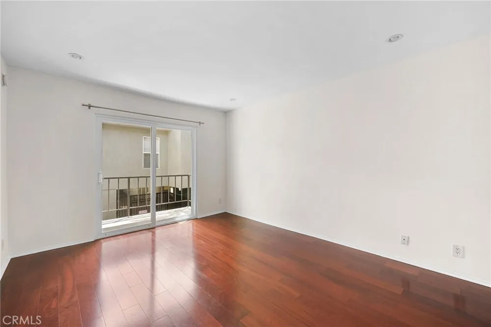 15344 Weddington Street #202 Van Nuys, CA 91411