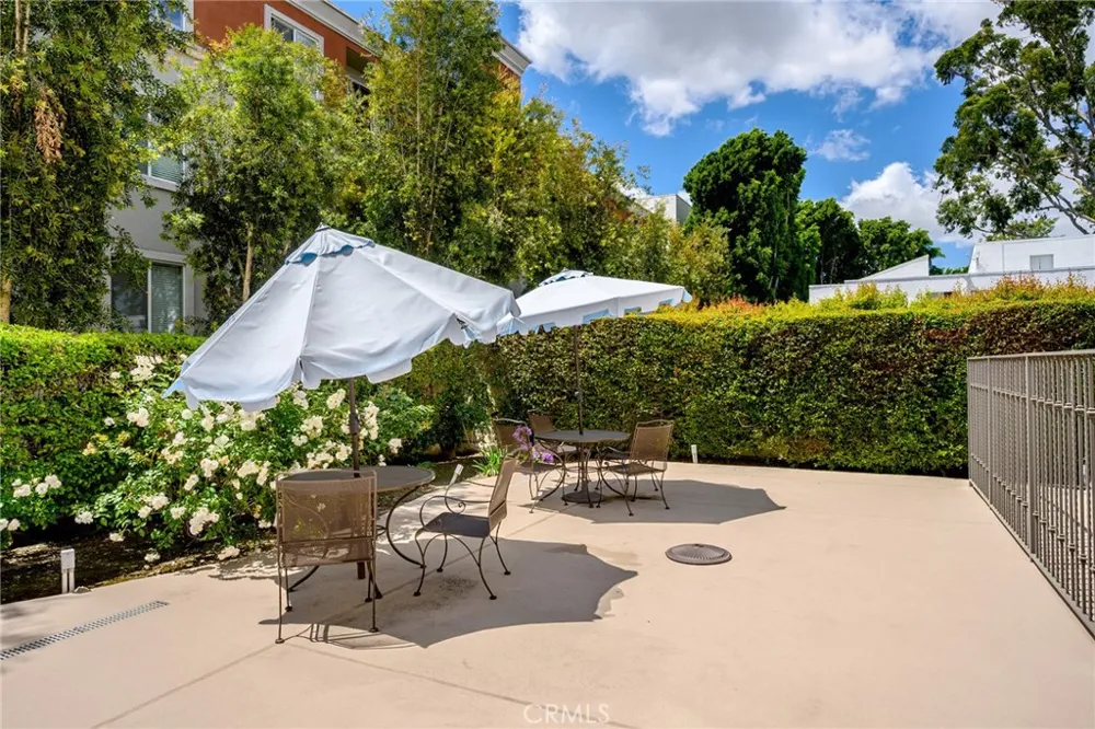 15344 Weddington Street #202 Van Nuys, CA 91411