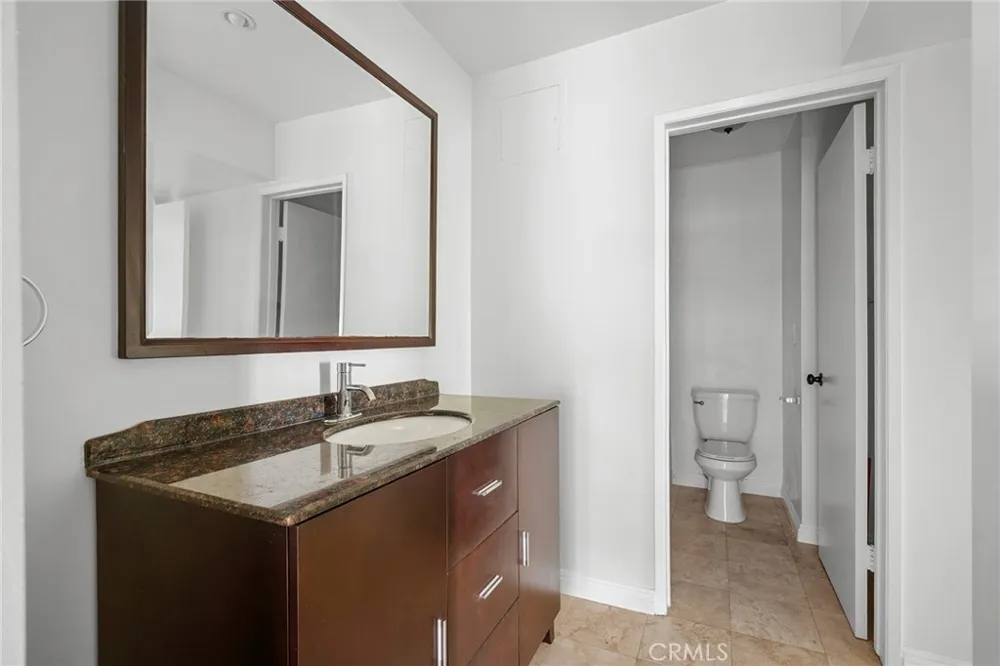 15344 Weddington Street #202 Van Nuys, CA 91411
