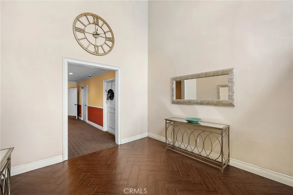 15344 Weddington Street #202 Van Nuys, CA 91411