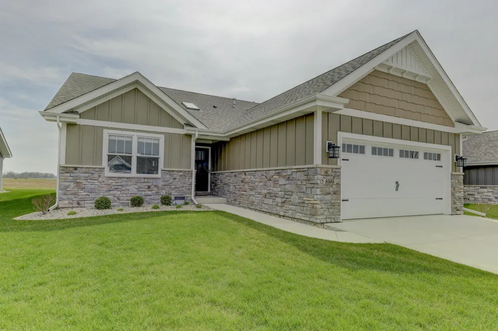 8595 Larkspur Terrace St. John, IN 46373