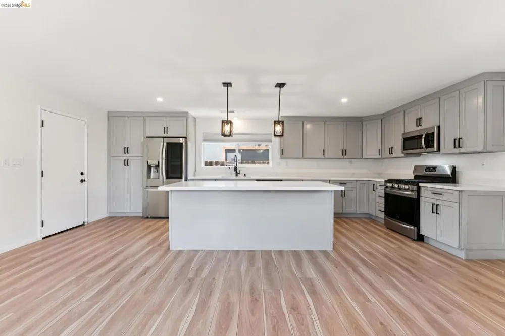1300 Evergreen Dr. Concord, CA 94520