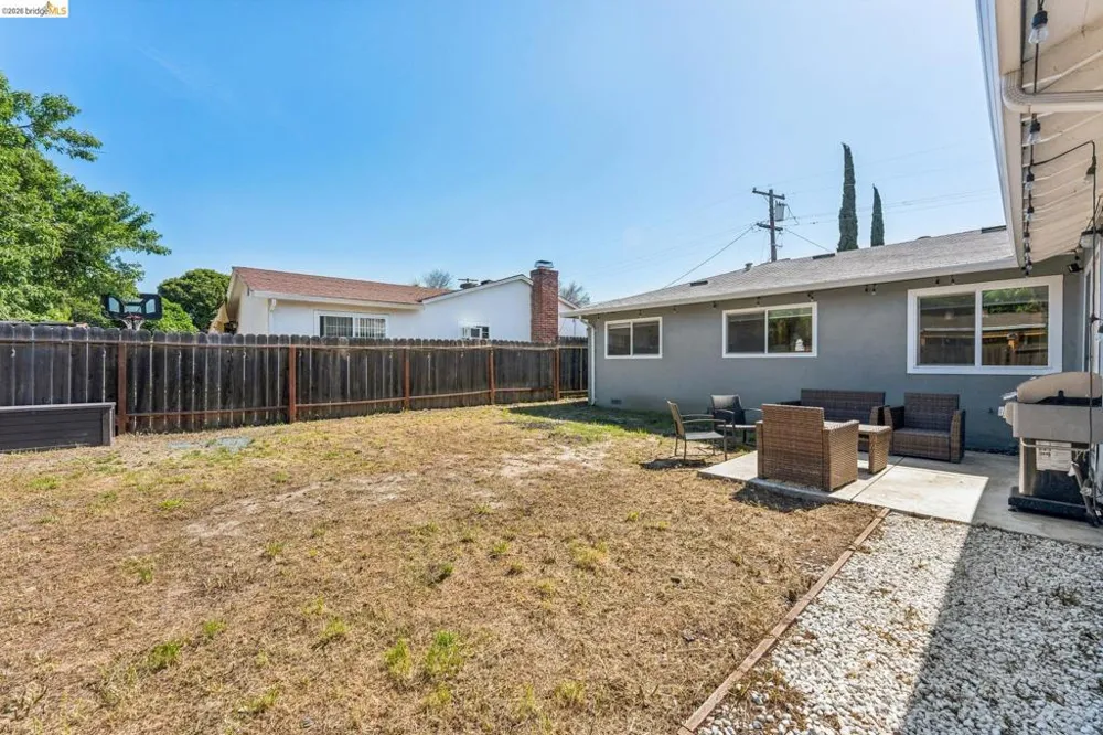 1300 Evergreen Dr. Concord, CA 94520