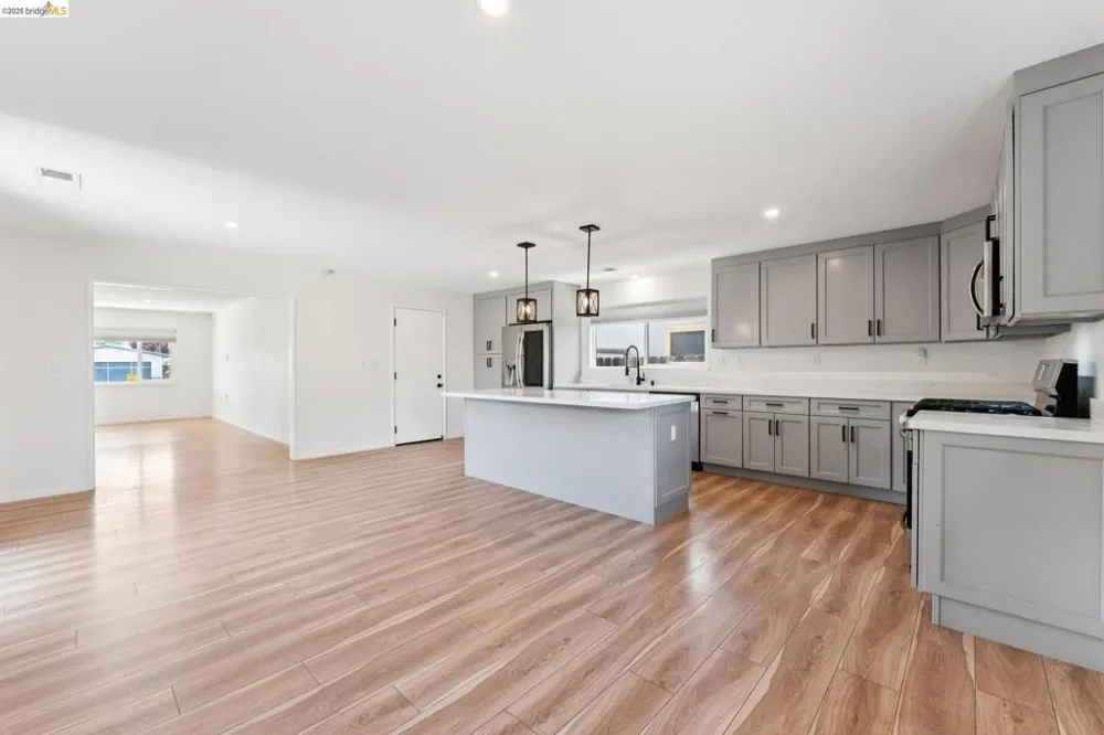 1300 Evergreen Dr. Concord, CA 94520