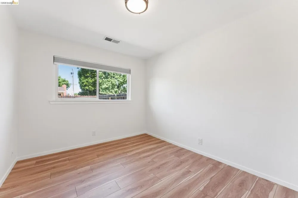 1300 Evergreen Dr. Concord, CA 94520